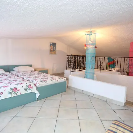 Διαμέρισμα Maisonette For 8 *