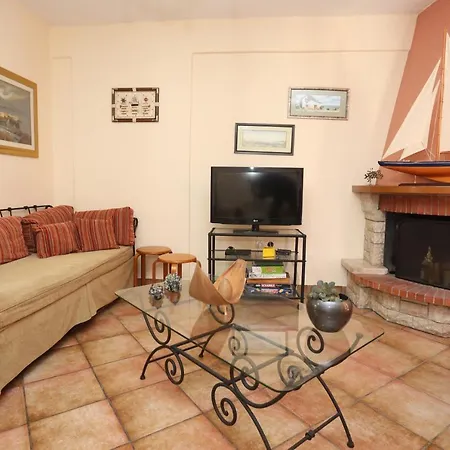 Maisonette For 8 Apartment Pefkochori